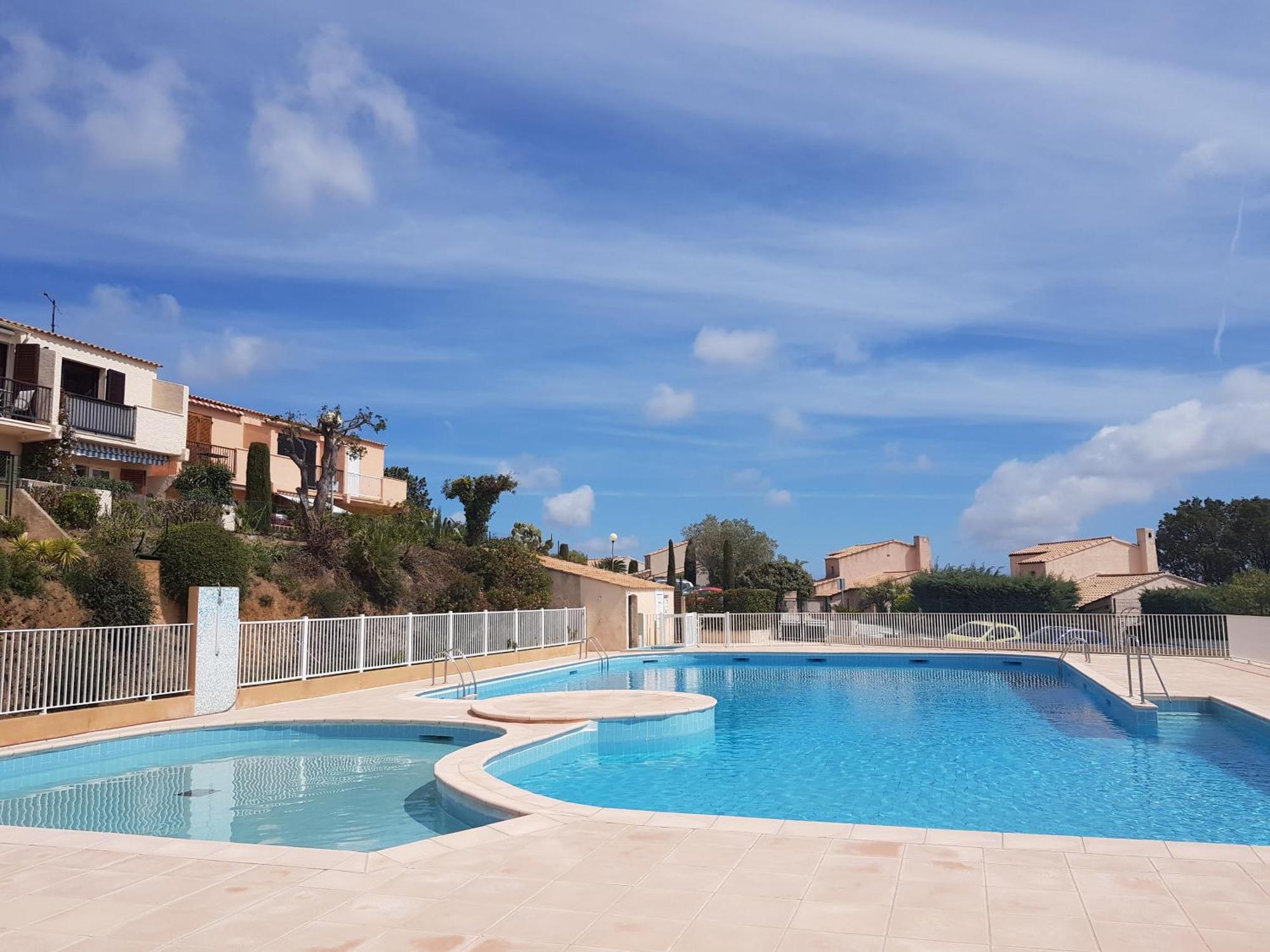 Villa Mit Grossartigem Panoramablick Auf Das Meer Und Direkt Am Pool La Croix-Valmer Exteriér fotografie